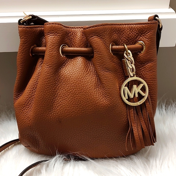 Michael Kors Handbags - 🥰 EUC Michael Kors Brand Ladie's Tan Pebble Leather Micro Crossbody Bag, 🥰